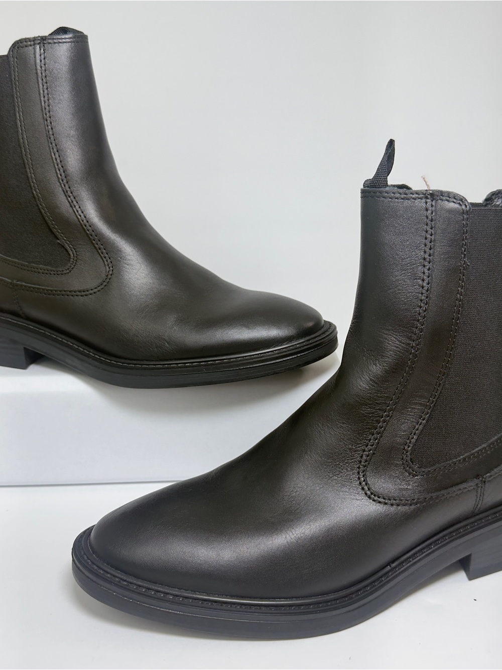 ZARA Black Leather Chelsea Ankle Boots Women’s Size 37 / US 6.5